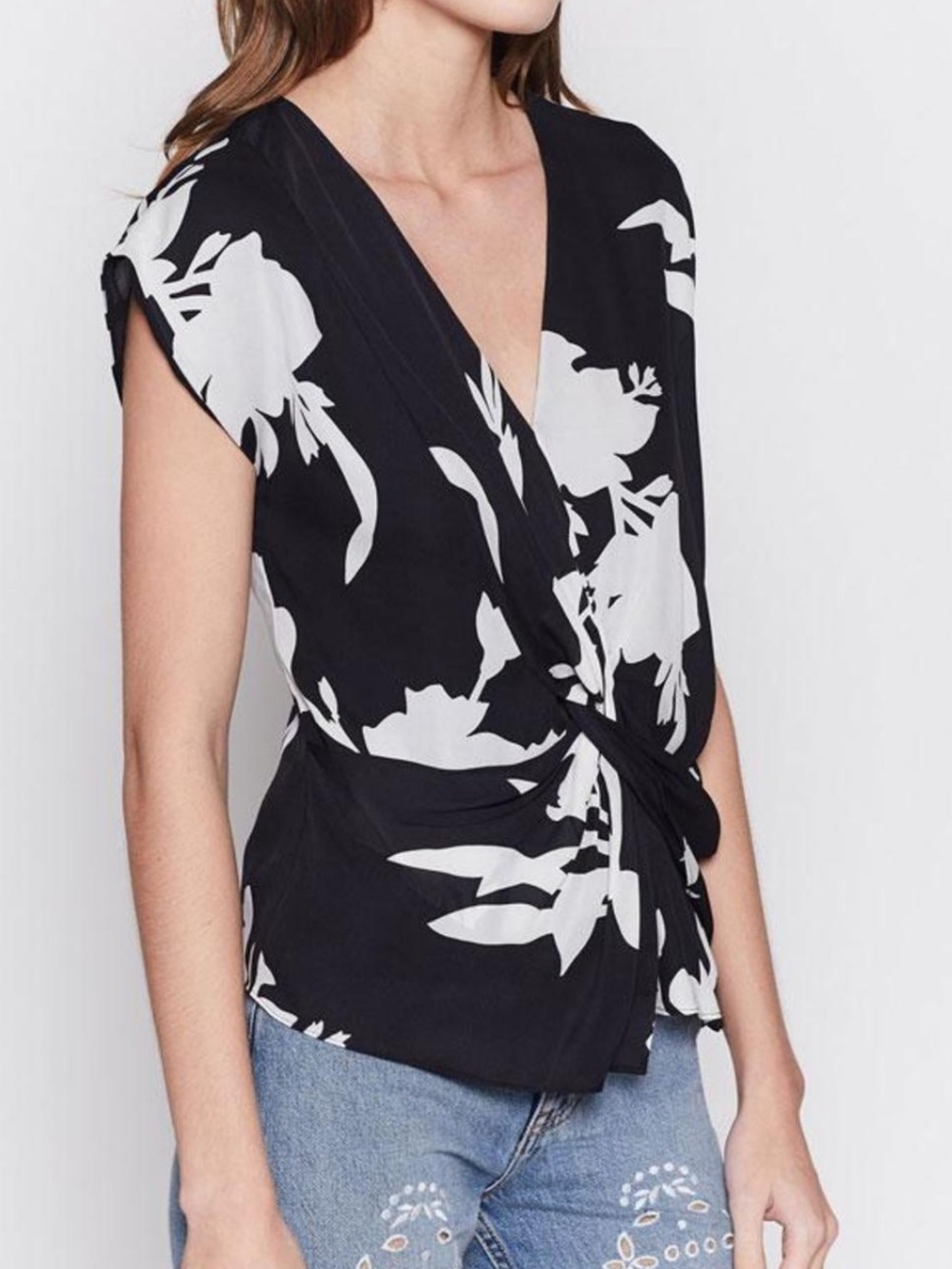JOIE Bosko Women XS V-Neck Stylish Twisted Front 100% Silk Top Color Caviar